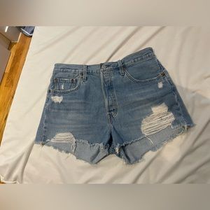 Levi’s 501 Ripped Jean Short - M